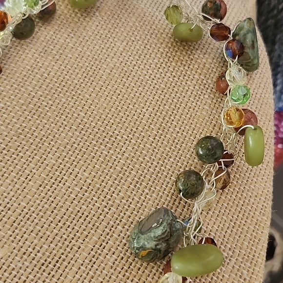 Green fashion necklace - Picture 3 of 4